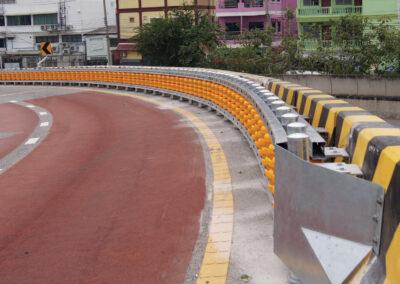 Retaining wall section